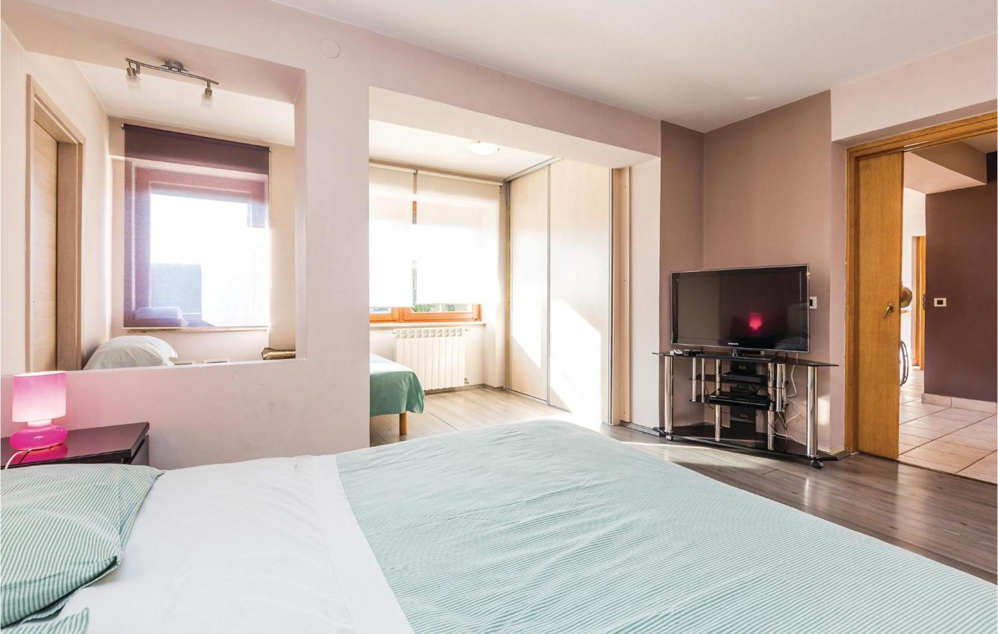 Stunning Apartment In Rijeka With 1 Bedrooms And Wifi Ngoại thất bức ảnh