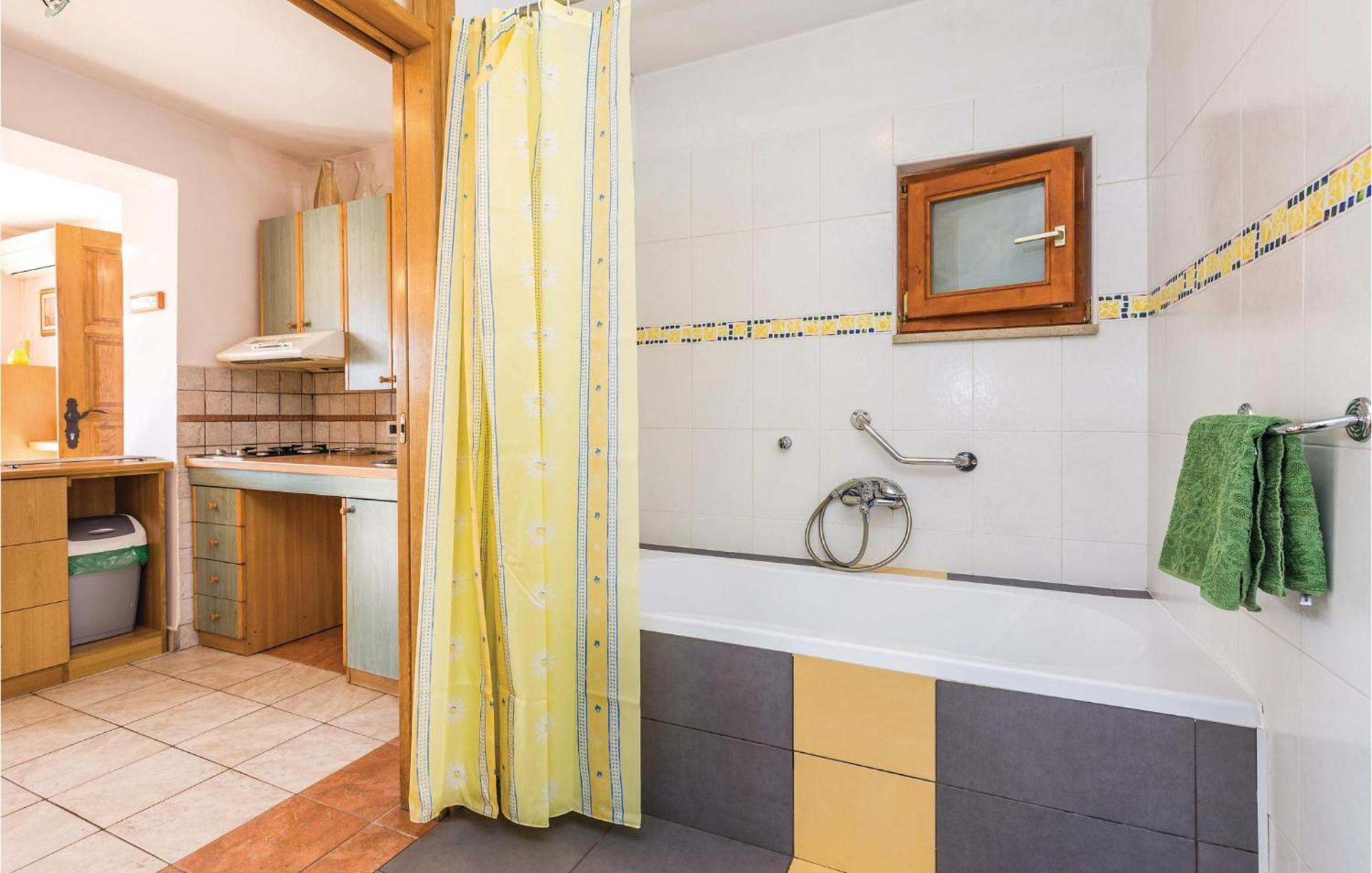 Stunning Apartment In Rijeka With 1 Bedrooms And Wifi Ngoại thất bức ảnh