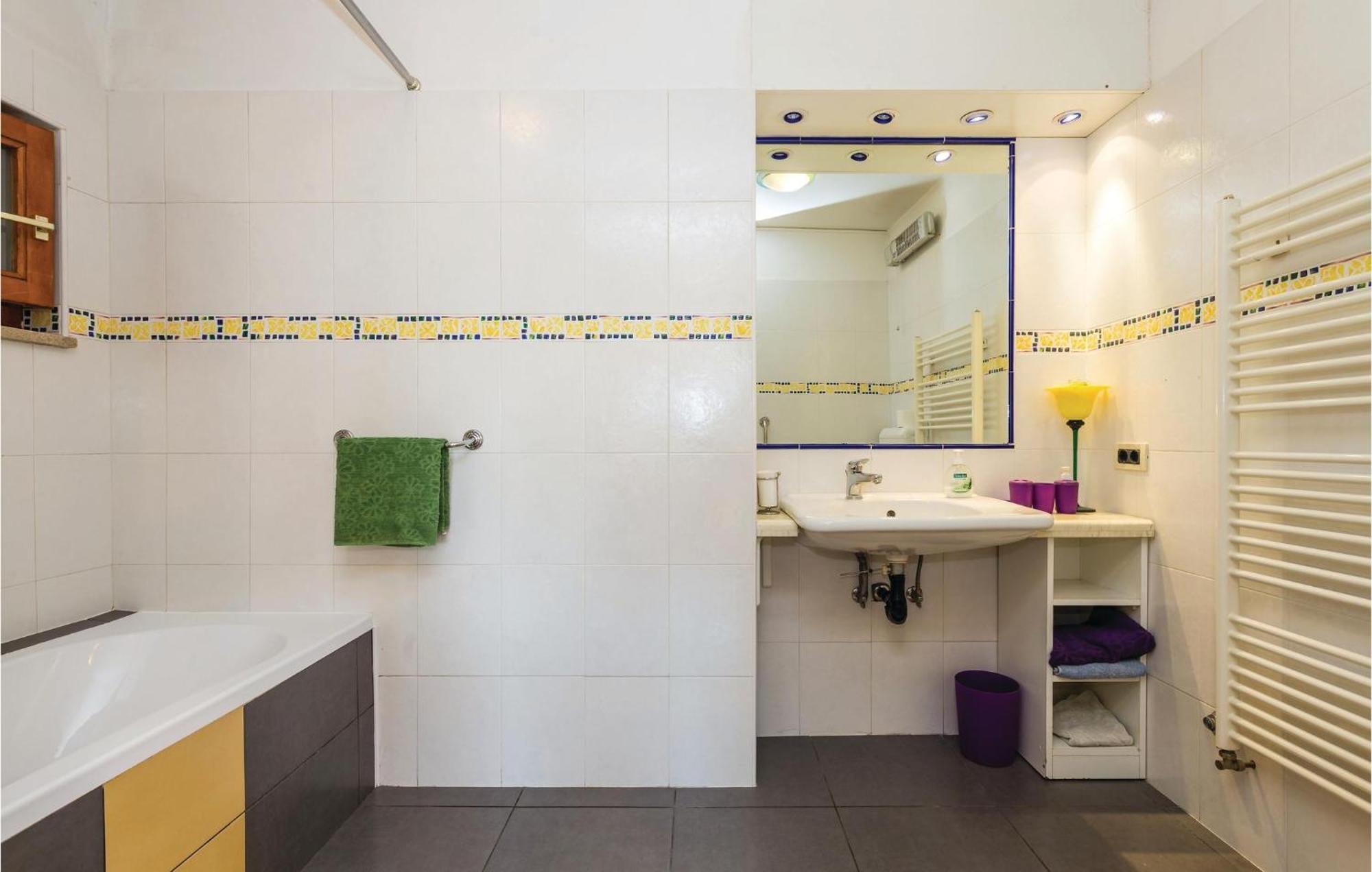Stunning Apartment In Rijeka With 1 Bedrooms And Wifi Ngoại thất bức ảnh